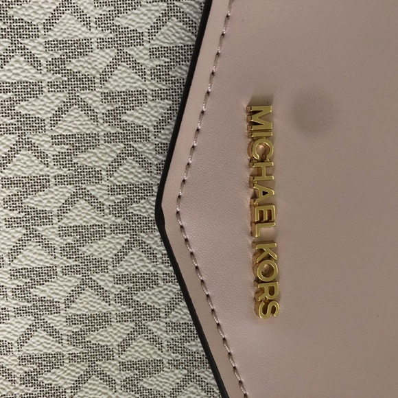 Wristlet Designer By Michael Kors Size: Large. - Picture 6 of 12